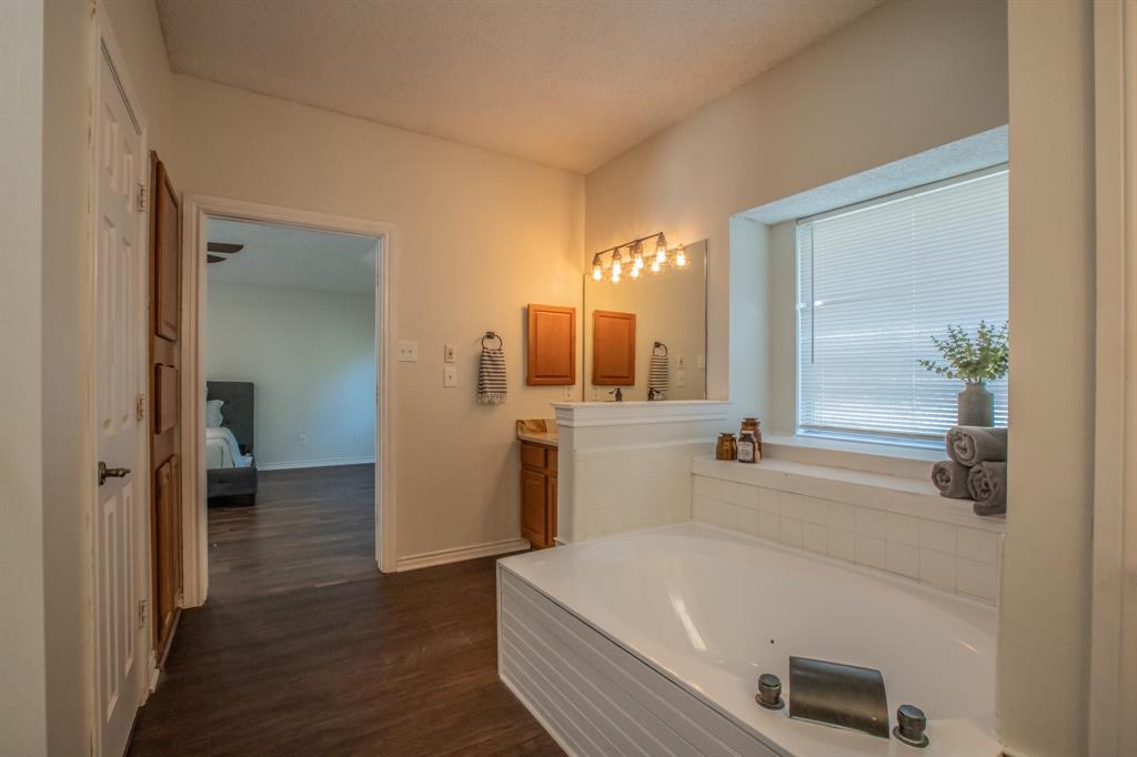 5709 Forrest Green Court Property Photo 11
