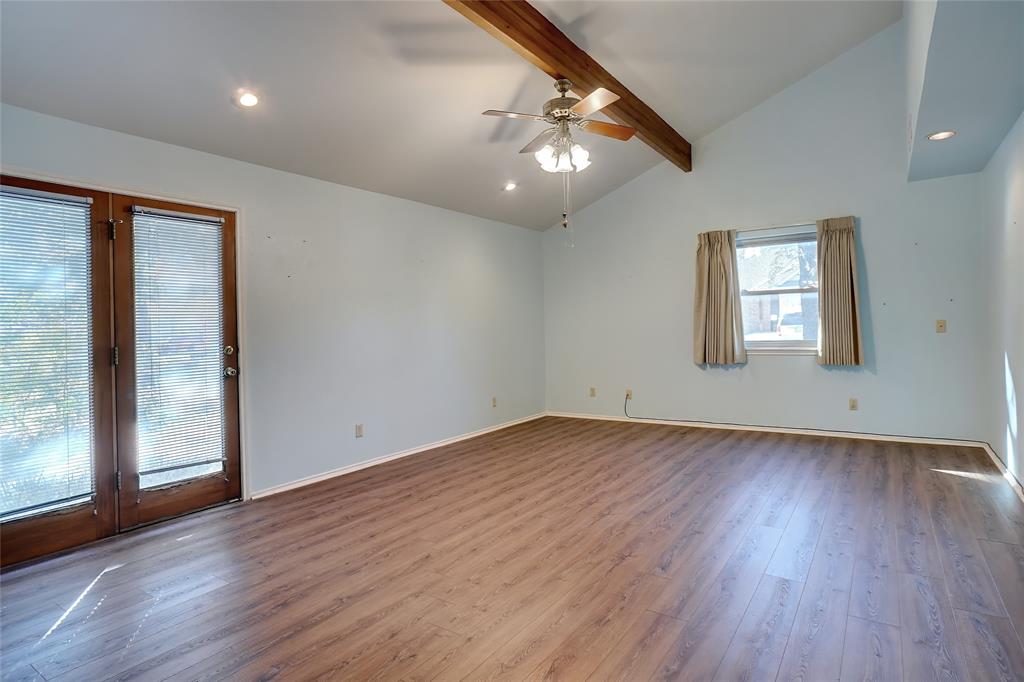 307 S Trenchard Street Property Photo 3