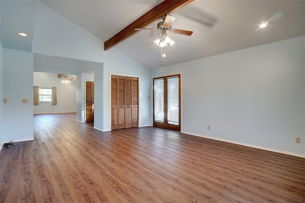307 S Trenchard Street Property Photo 4