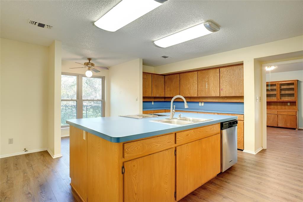 307 S Trenchard Street Property Photo 8