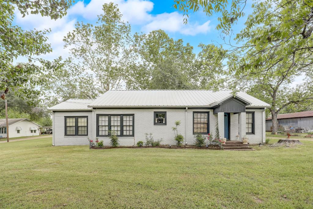 506 E Royall Boulevard Property Photo 7