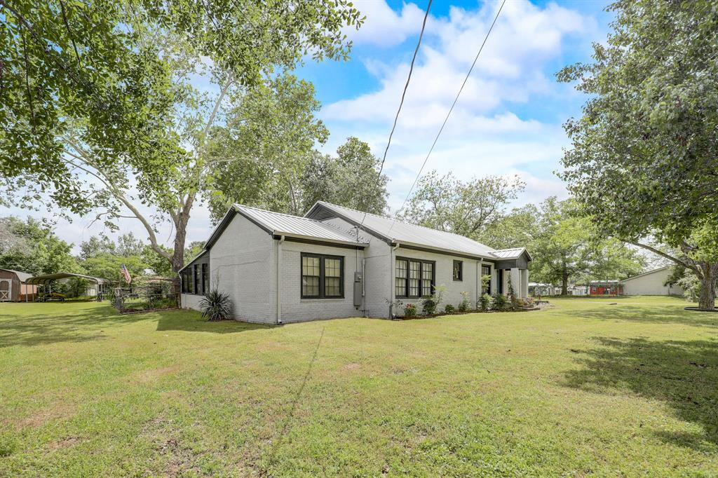 506 E Royall Boulevard Property Photo 9