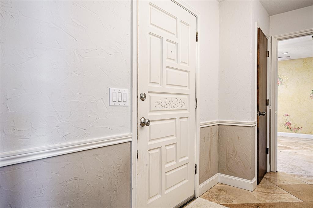 2817 Teakwood Lane Property Photo 4