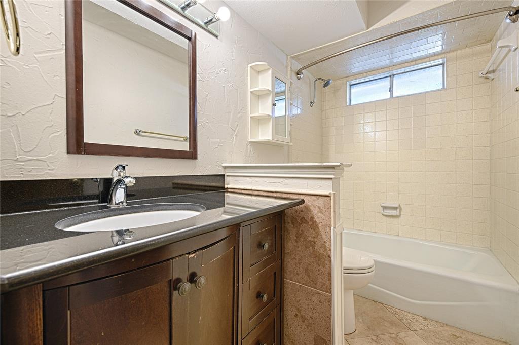 2817 Teakwood Lane Property Photo 8