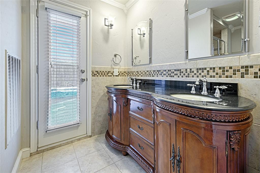 2817 Teakwood Lane Property Photo 12