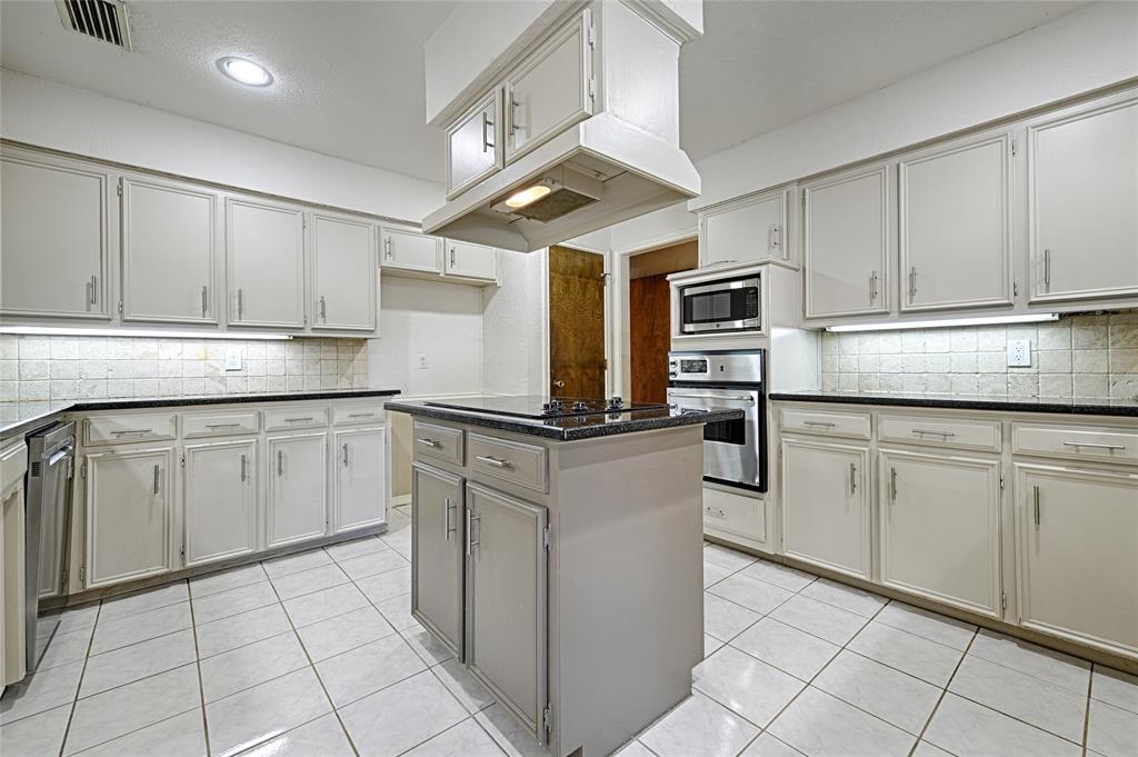 2817 Teakwood Lane Property Photo 15
