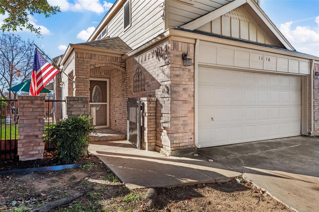 1816 Realistic Court Property Photo 2