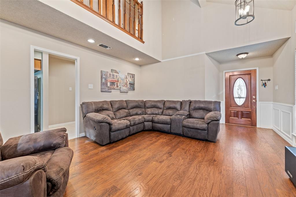 1816 Realistic Court Property Photo 6