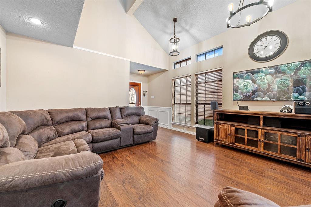 1816 Realistic Court Property Photo 7