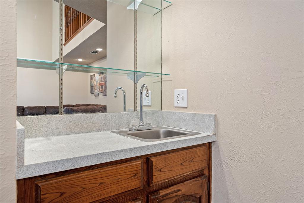 1816 Realistic Court Property Photo 9
