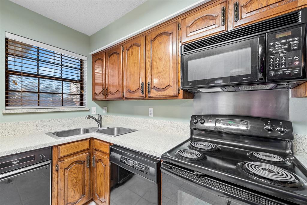1816 Realistic Court Property Photo 15