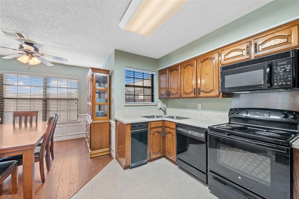 1816 Realistic Court Property Photo 16