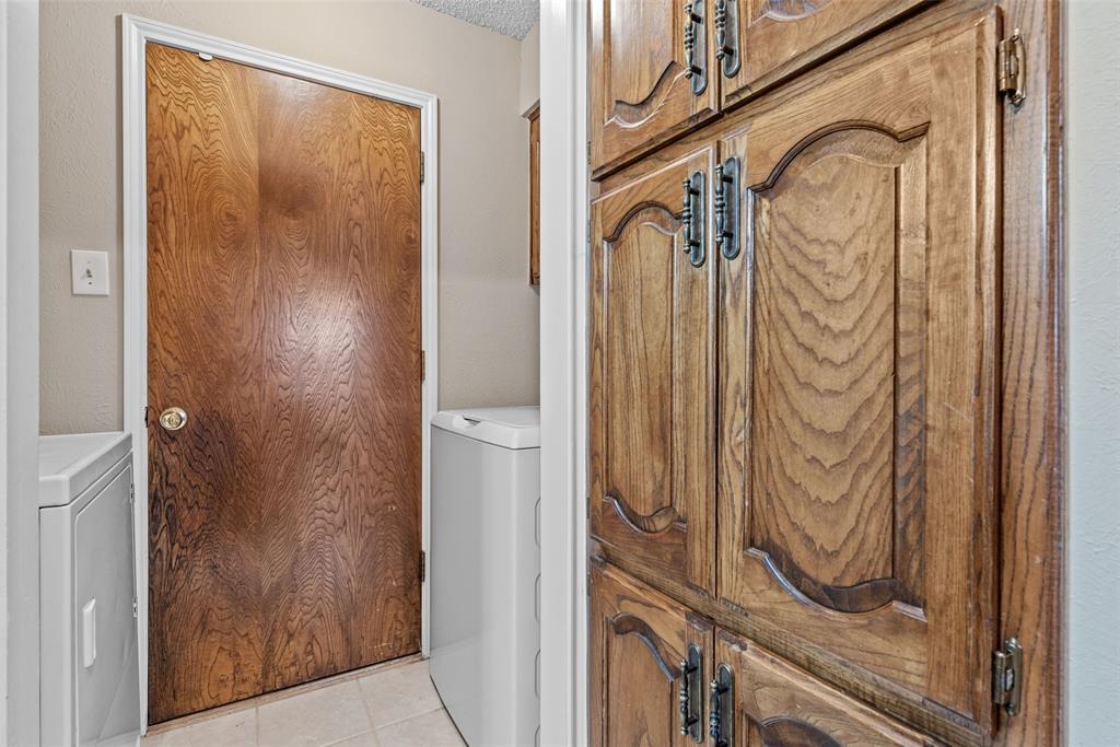 1816 Realistic Court Property Photo 18