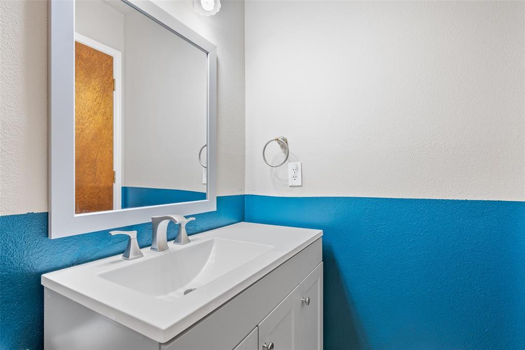 1816 Realistic Court Property Photo 19