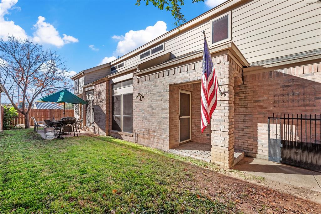 1816 Realistic Court Property Photo 36