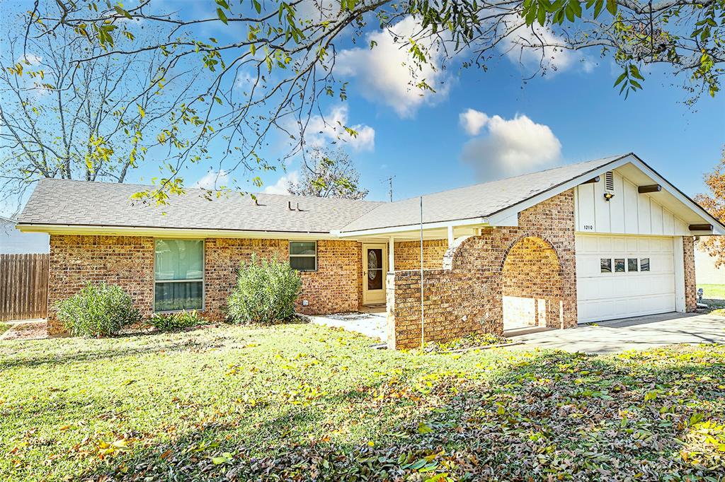 1210 Zahara Street Property Photo 4