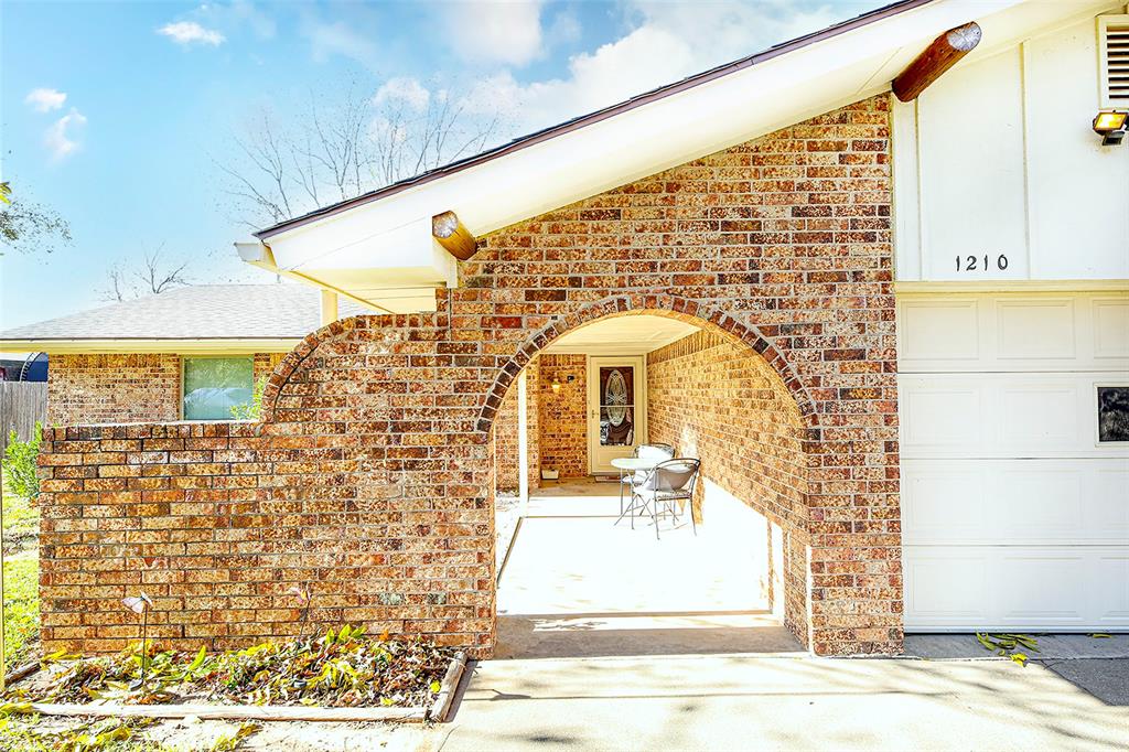 1210 Zahara Street Property Photo 6