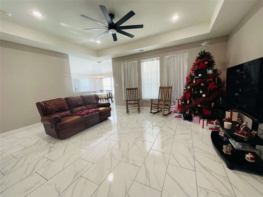 752 Common Street Property Photo 5