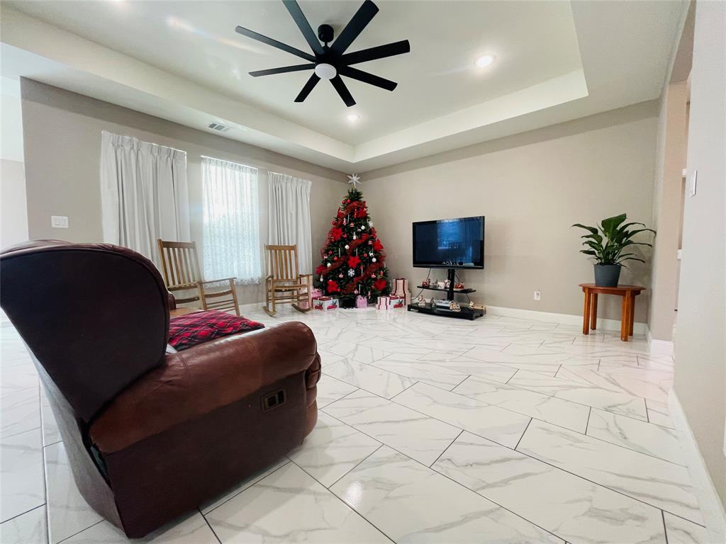 752 Common Street Property Photo 6