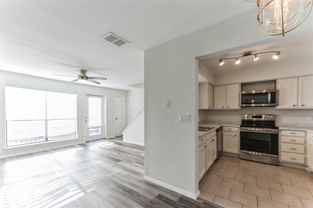 3022 Forest Lane Property Photo 4
