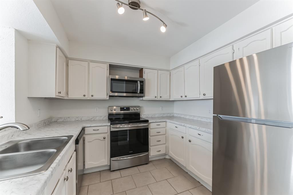 3022 Forest Lane Property Photo 6