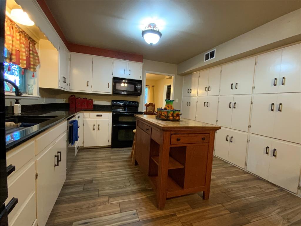 216 N Pinto Street Property Photo 6