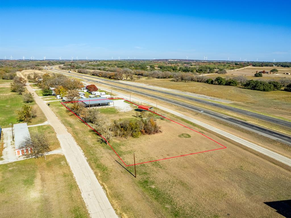 909 Pitts Lane Property Photo 4