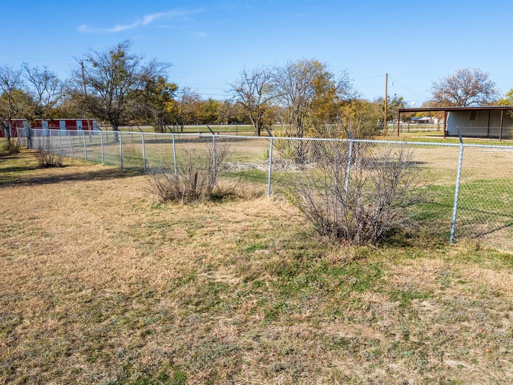 909 Pitts Lane Property Photo 7