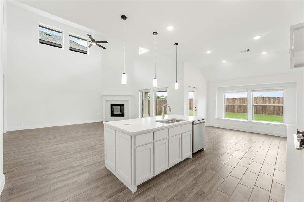 913 Cannes Drive Property Photo 19