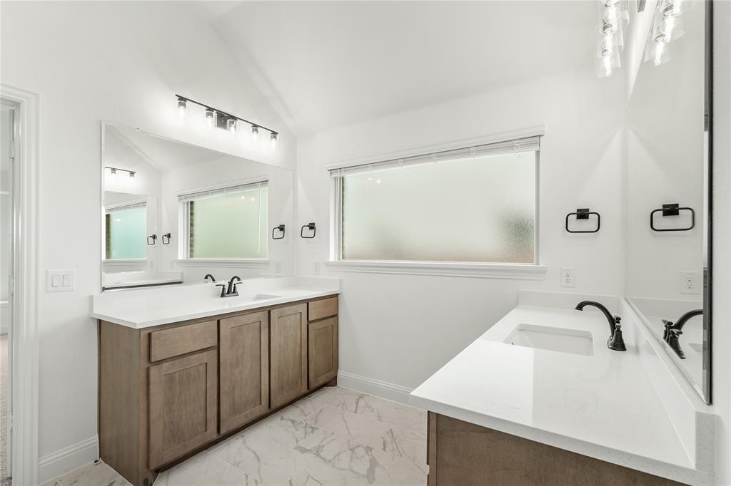 913 Cannes Drive Property Photo 22