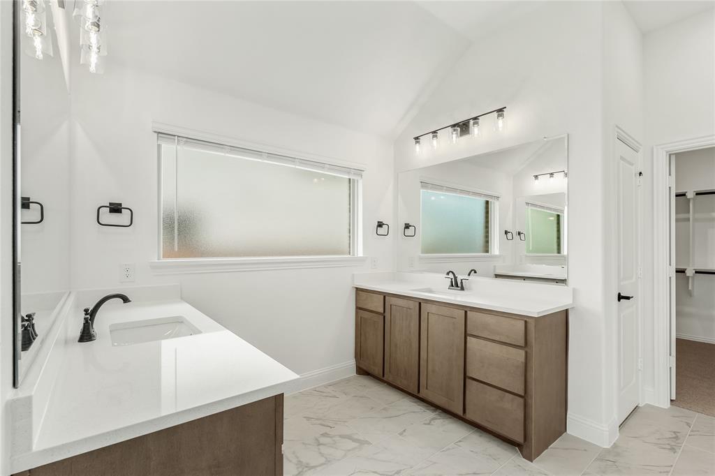 913 Cannes Drive Property Photo 24