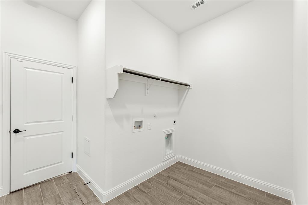 913 Cannes Drive Property Photo 25