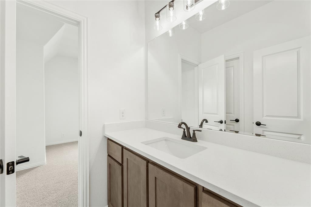 913 Cannes Drive Property Photo 34