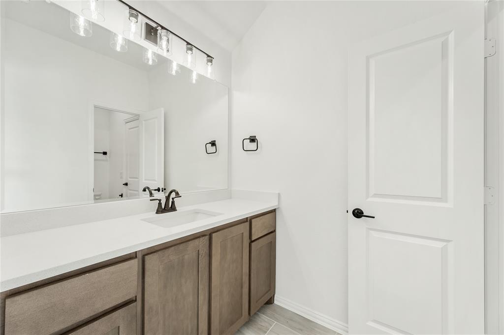 913 Cannes Drive Property Photo 36