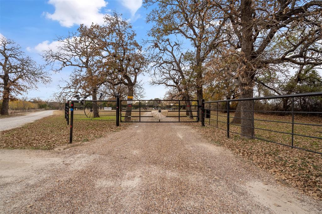 300 Nichols Court Property Photo 12