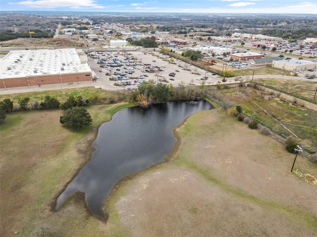 300 Nichols Court Property Photo 13