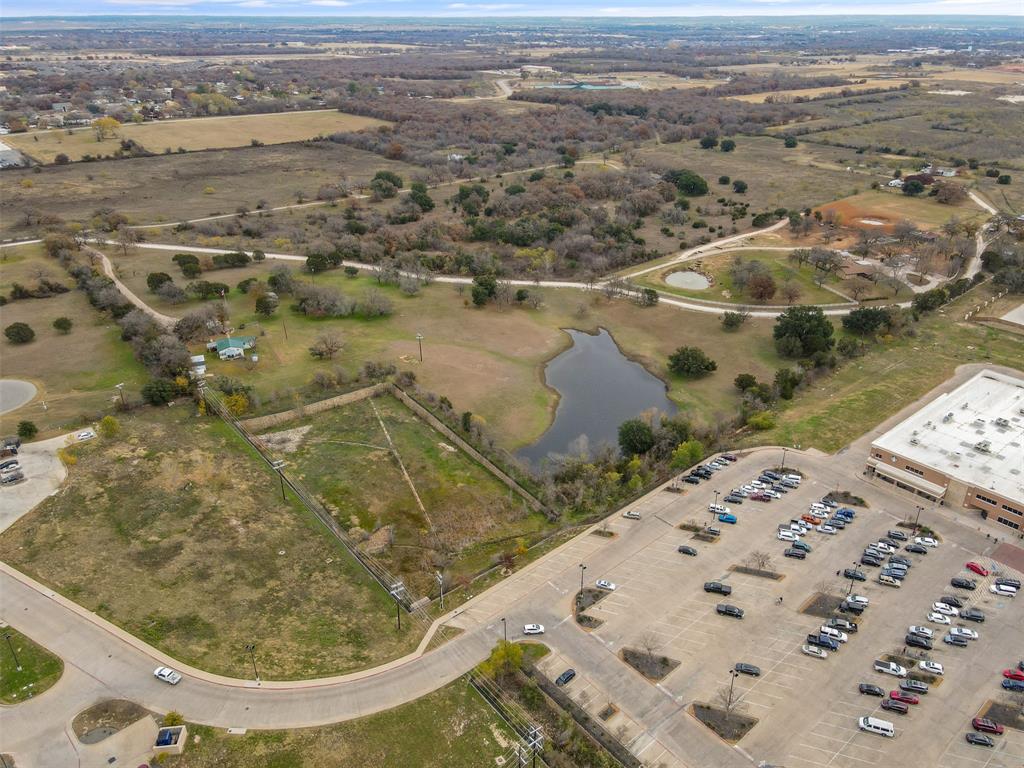 300 Nichols Court Property Photo 17