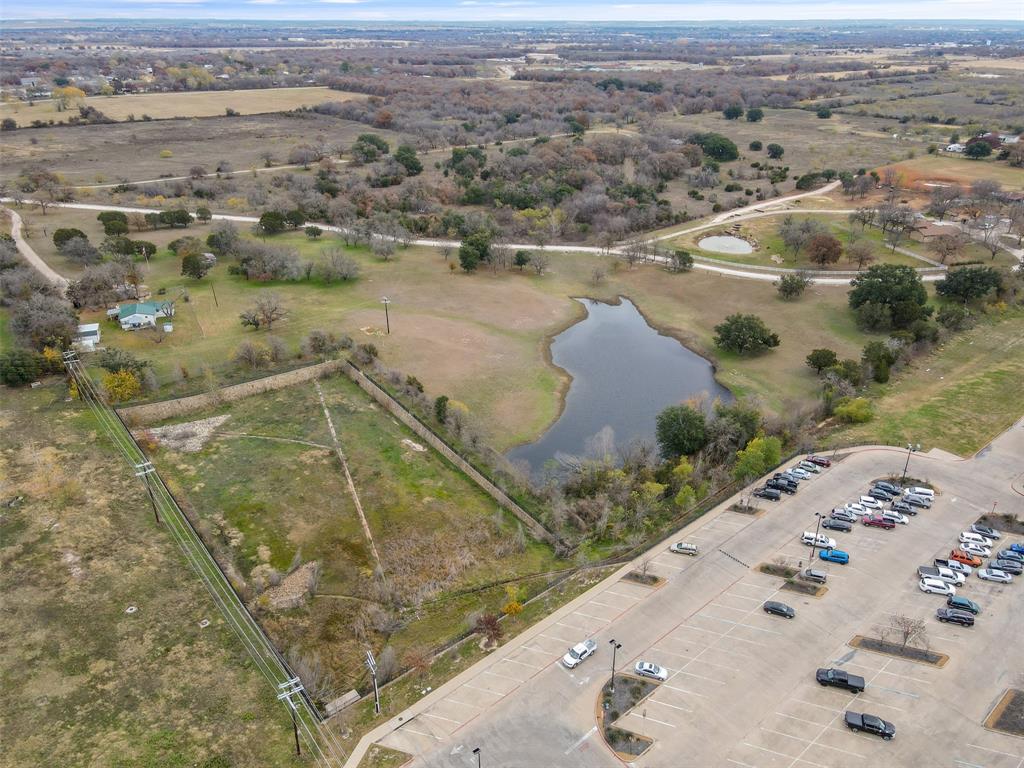 300 Nichols Court Property Photo 18