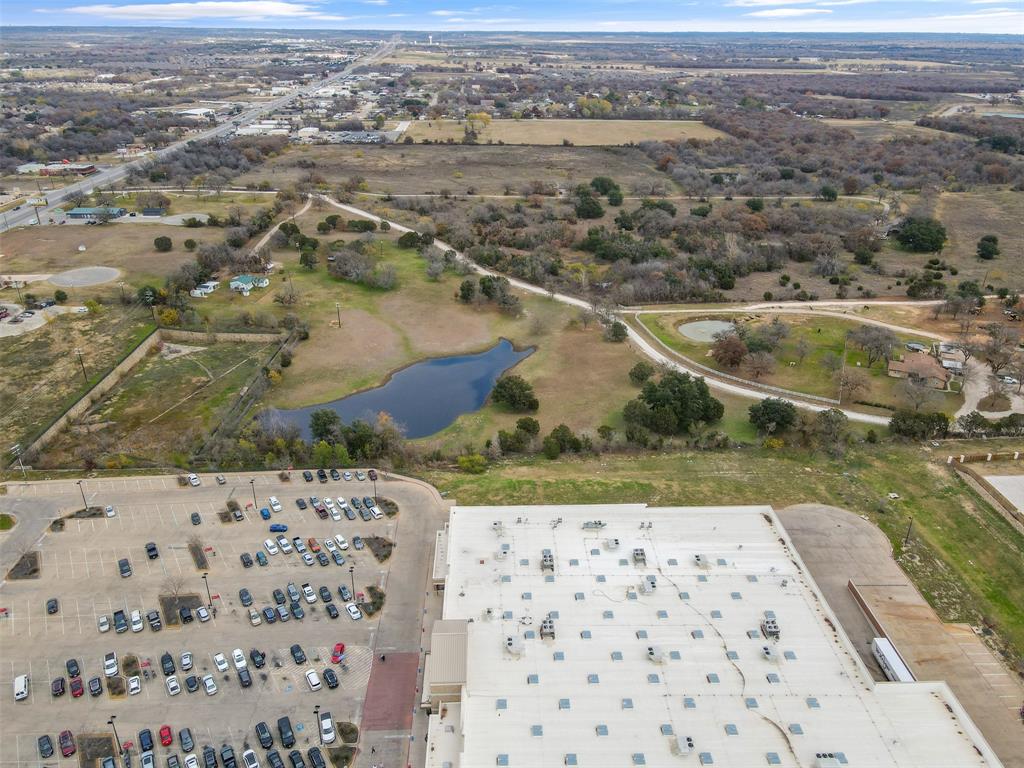 300 Nichols Court Property Photo 19