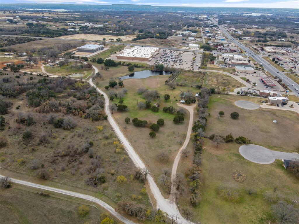 300 Nichols Court Property Photo 23