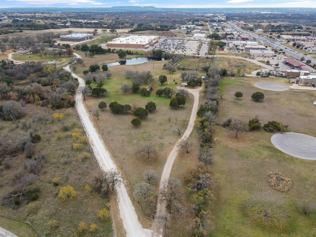 300 Nichols Court Property Photo 24