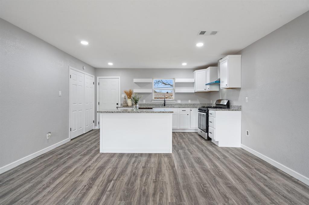 1523 Andrew Street Property Photo 10
