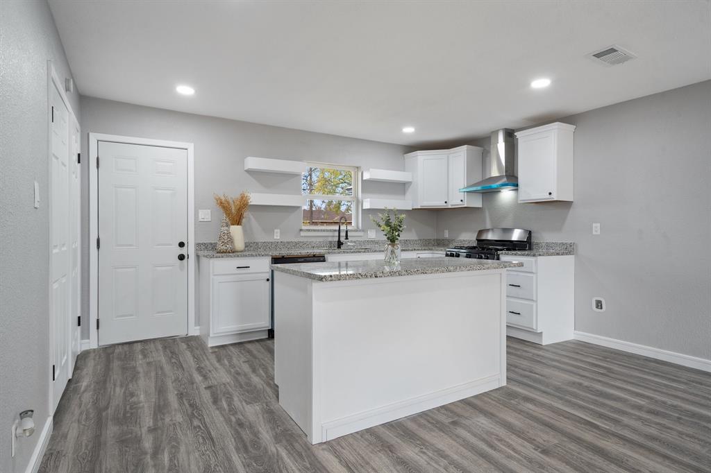1523 Andrew Street Property Photo 11