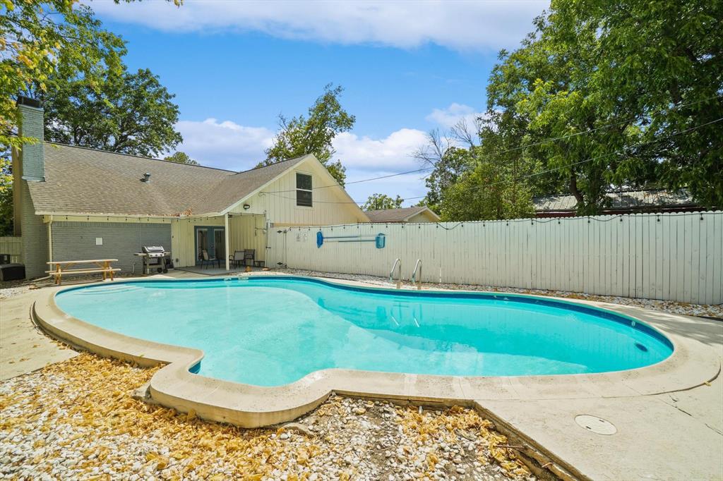 742 Austrian Road Property Photo 4