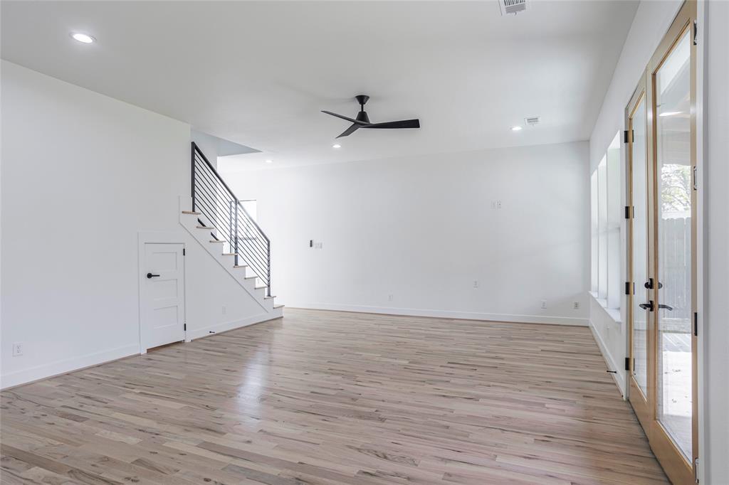 407 Phinney Avenue Property Photo 8