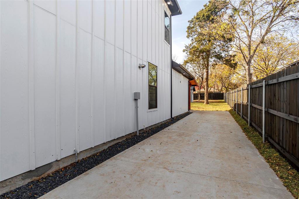 407 Phinney Avenue Property Photo 38