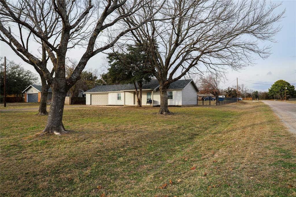 809 Barry Lane Property Photo 3