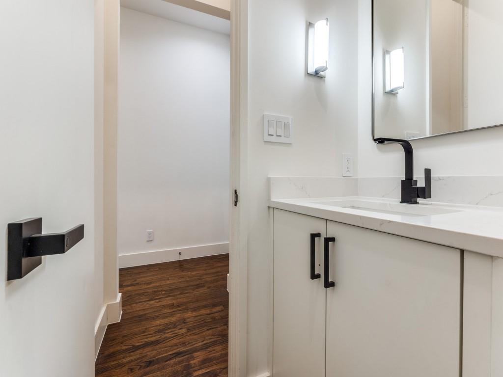 4202 University Boulevard Property Photo 17