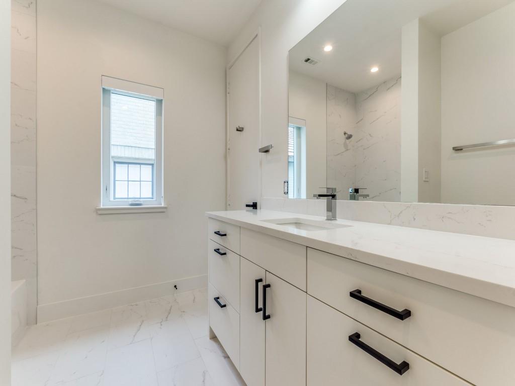 4202 University Boulevard Property Photo 26