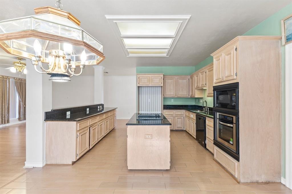 3921 Coulter Lane Property Photo 13